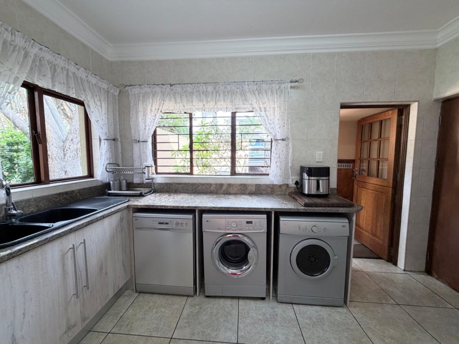 4 Bedroom Property for Sale in Featherbrooke Estate Gauteng