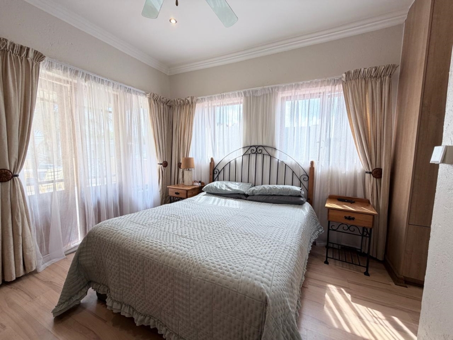 4 Bedroom Property for Sale in Featherbrooke Estate Gauteng