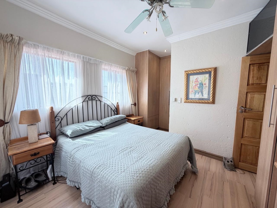 4 Bedroom Property for Sale in Featherbrooke Estate Gauteng