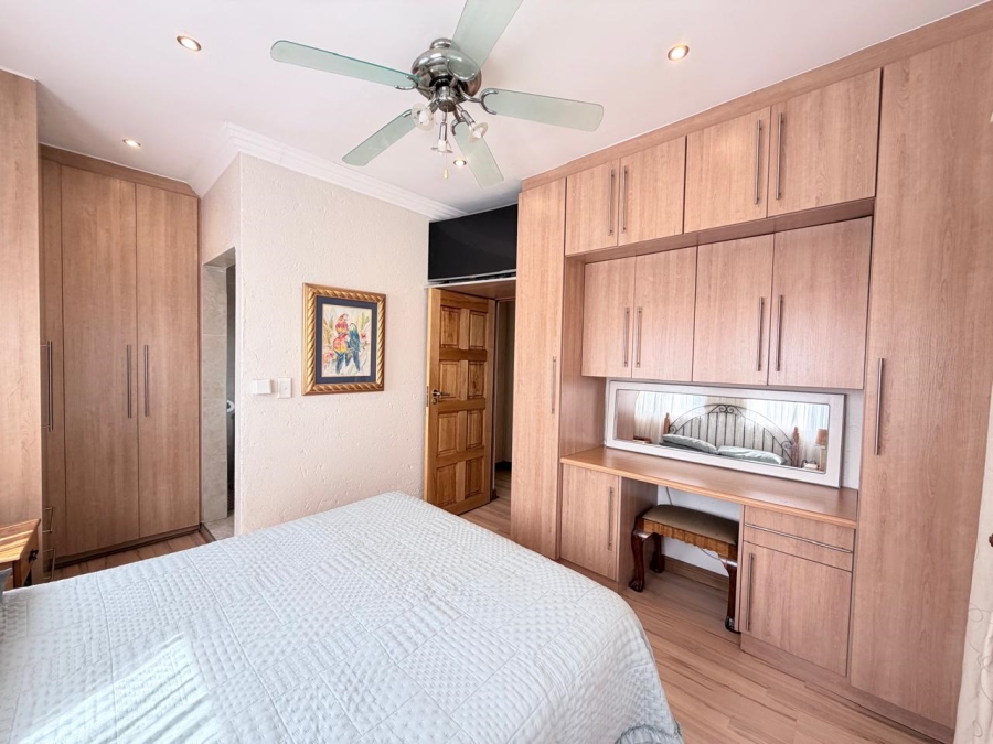 4 Bedroom Property for Sale in Featherbrooke Estate Gauteng