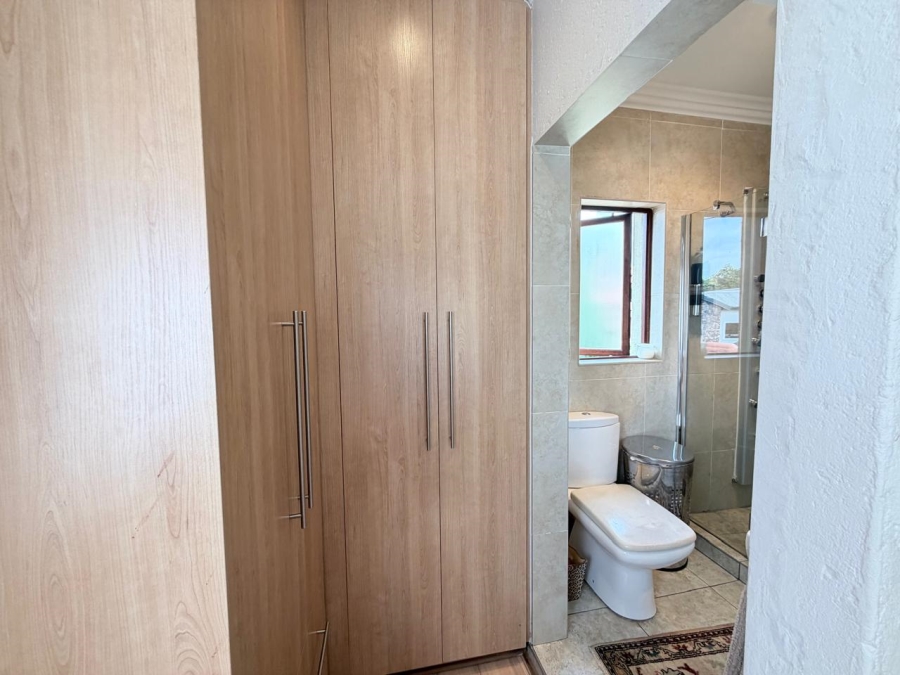 4 Bedroom Property for Sale in Featherbrooke Estate Gauteng