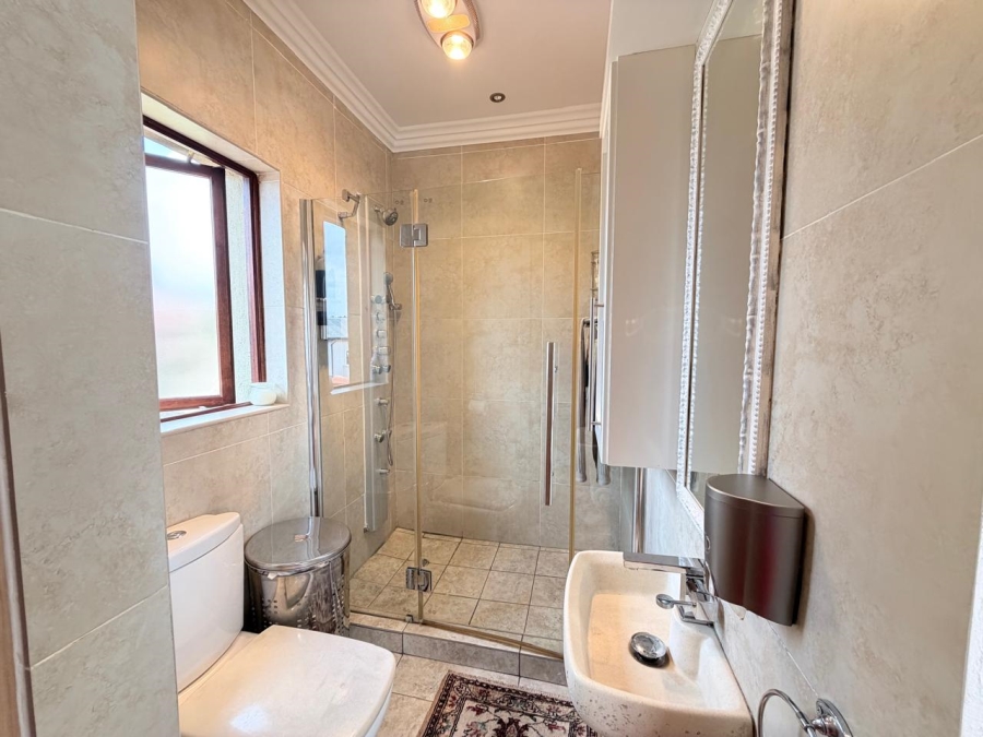 4 Bedroom Property for Sale in Featherbrooke Estate Gauteng