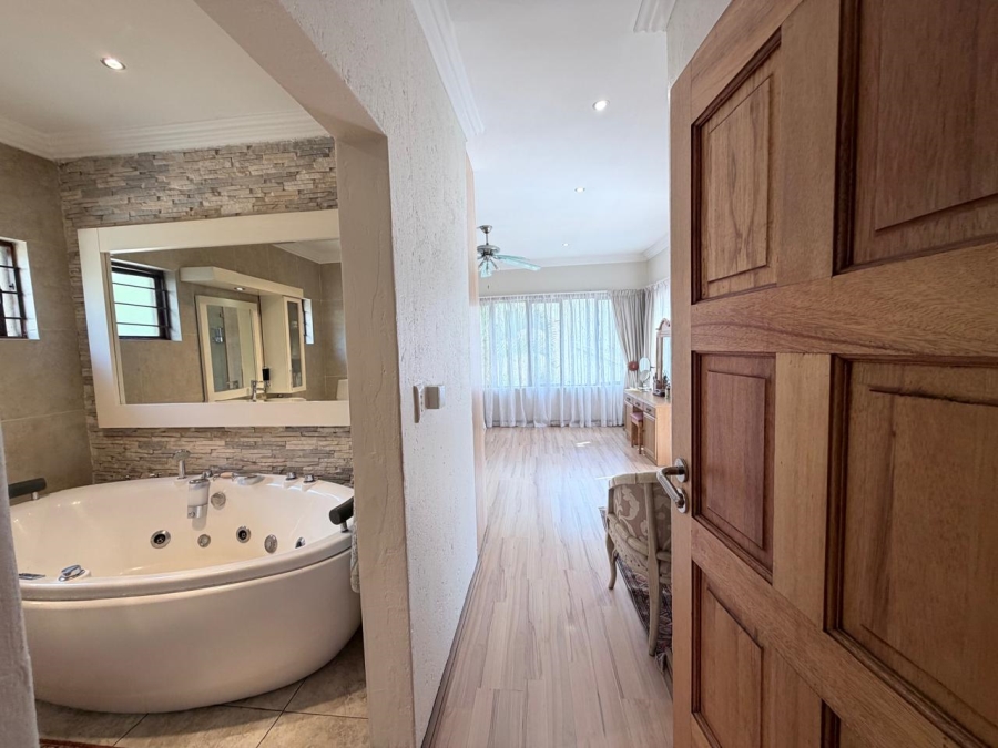 4 Bedroom Property for Sale in Featherbrooke Estate Gauteng