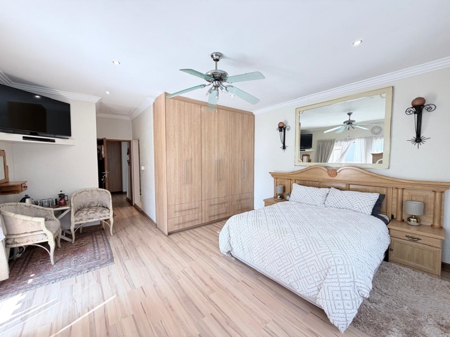 4 Bedroom Property for Sale in Featherbrooke Estate Gauteng