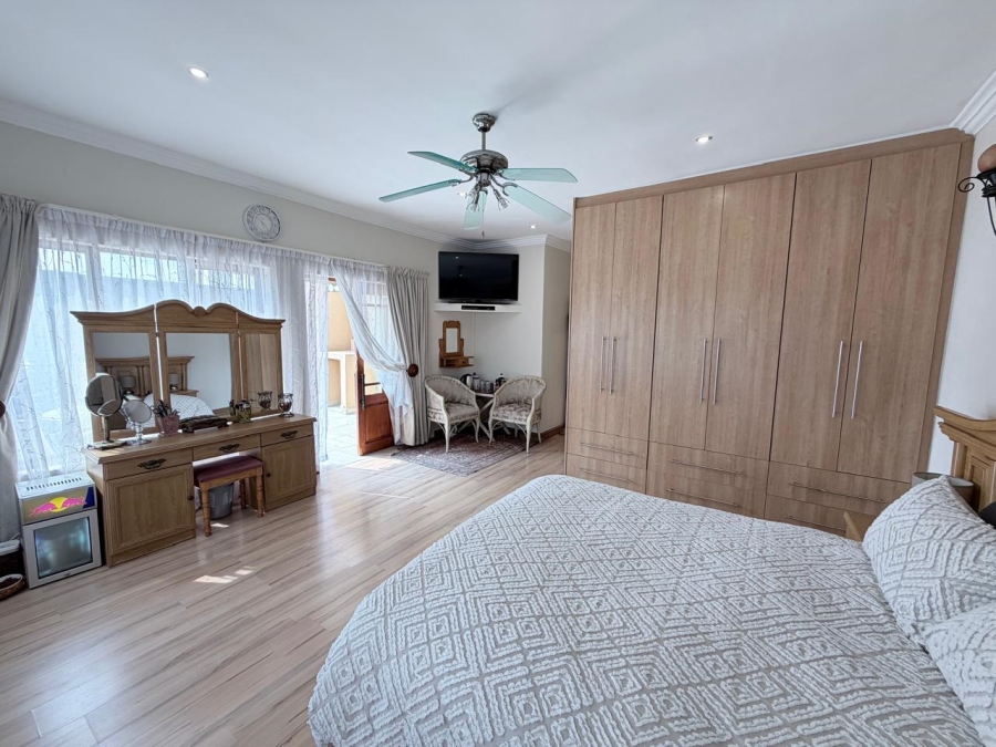 4 Bedroom Property for Sale in Featherbrooke Estate Gauteng