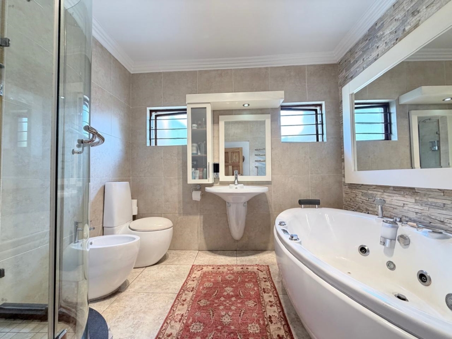 4 Bedroom Property for Sale in Featherbrooke Estate Gauteng