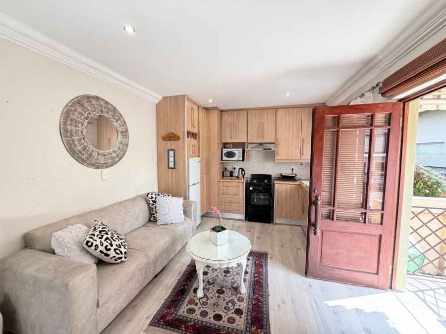 4 Bedroom Property for Sale in Featherbrooke Estate Gauteng