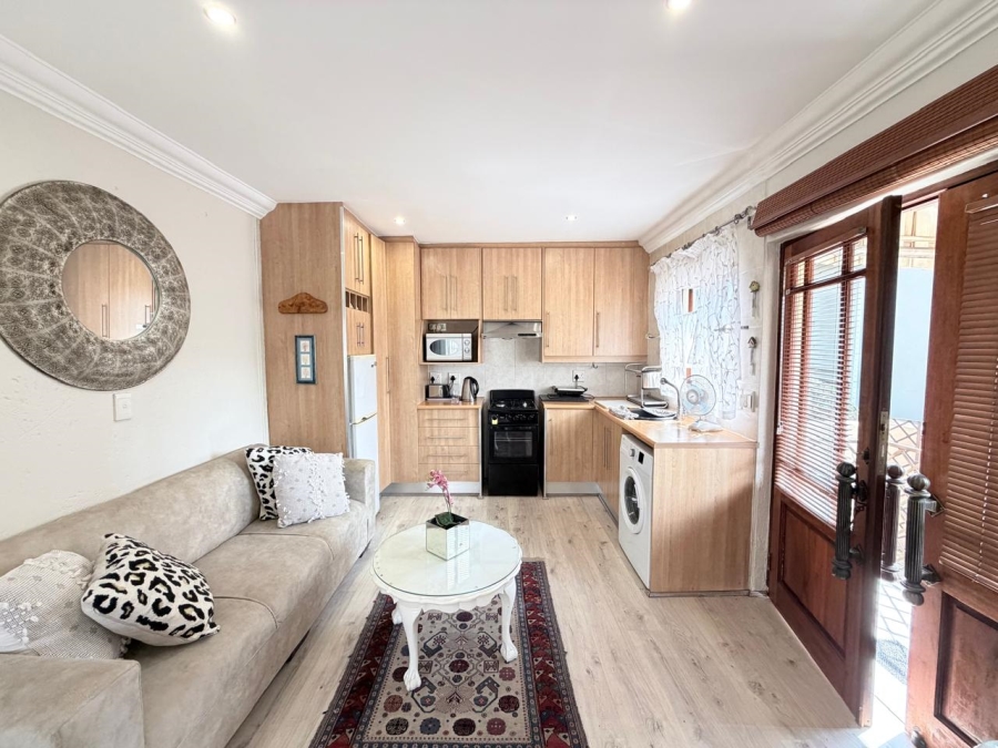 4 Bedroom Property for Sale in Featherbrooke Estate Gauteng