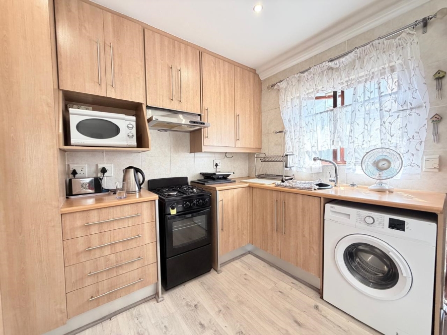 4 Bedroom Property for Sale in Featherbrooke Estate Gauteng