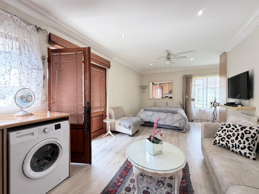 4 Bedroom Property for Sale in Featherbrooke Estate Gauteng