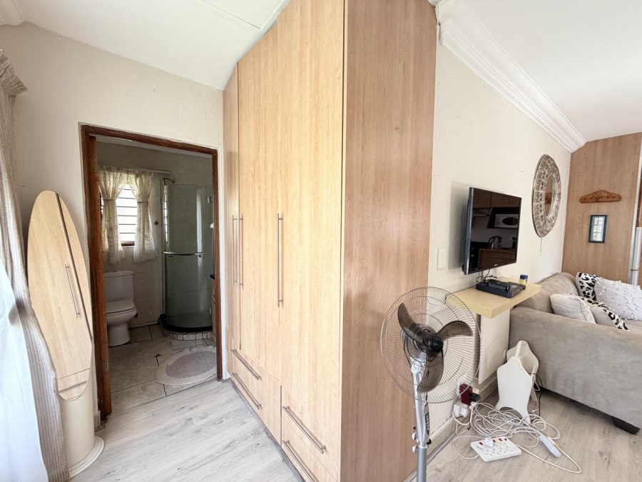 4 Bedroom Property for Sale in Featherbrooke Estate Gauteng