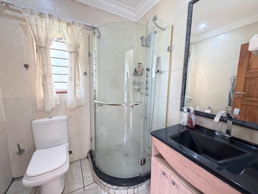 4 Bedroom Property for Sale in Featherbrooke Estate Gauteng