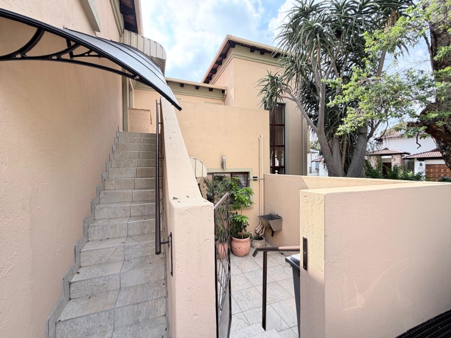 4 Bedroom Property for Sale in Featherbrooke Estate Gauteng