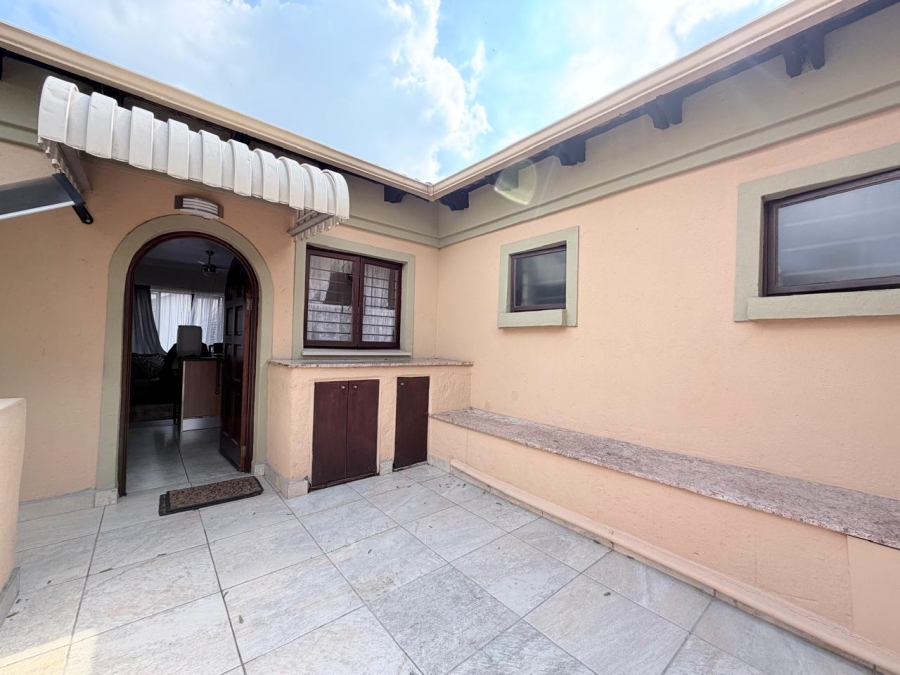 4 Bedroom Property for Sale in Featherbrooke Estate Gauteng