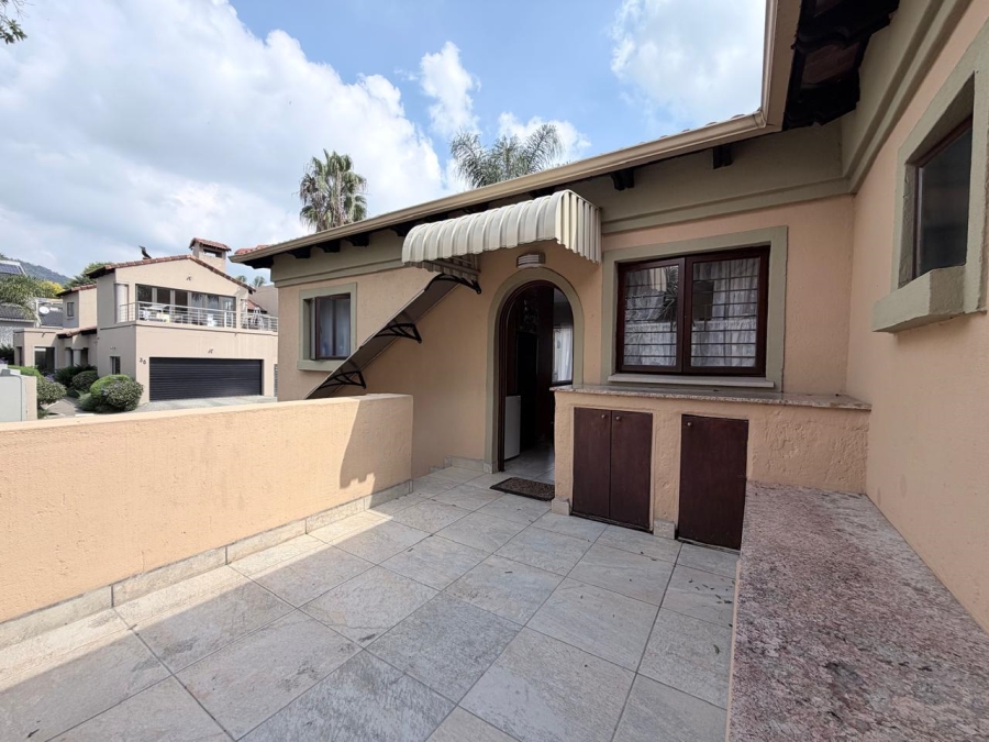 4 Bedroom Property for Sale in Featherbrooke Estate Gauteng
