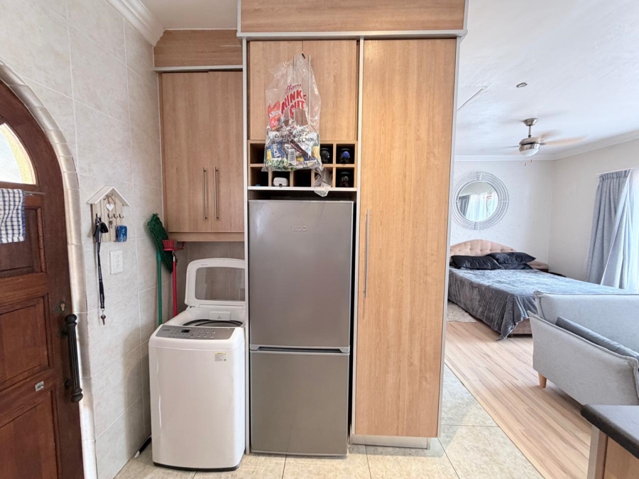 4 Bedroom Property for Sale in Featherbrooke Estate Gauteng