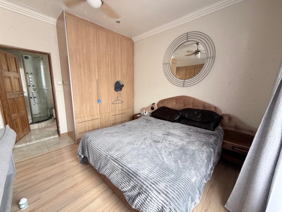 4 Bedroom Property for Sale in Featherbrooke Estate Gauteng