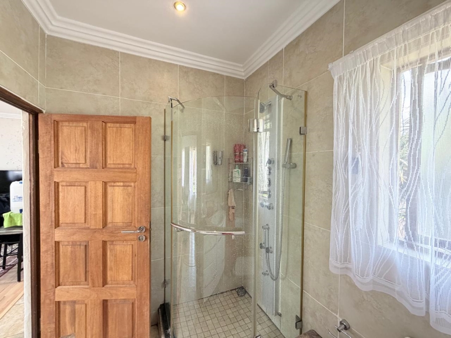 4 Bedroom Property for Sale in Featherbrooke Estate Gauteng