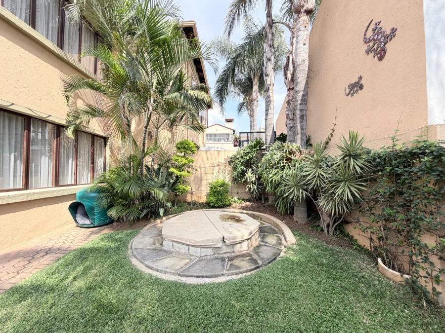 4 Bedroom Property for Sale in Featherbrooke Estate Gauteng