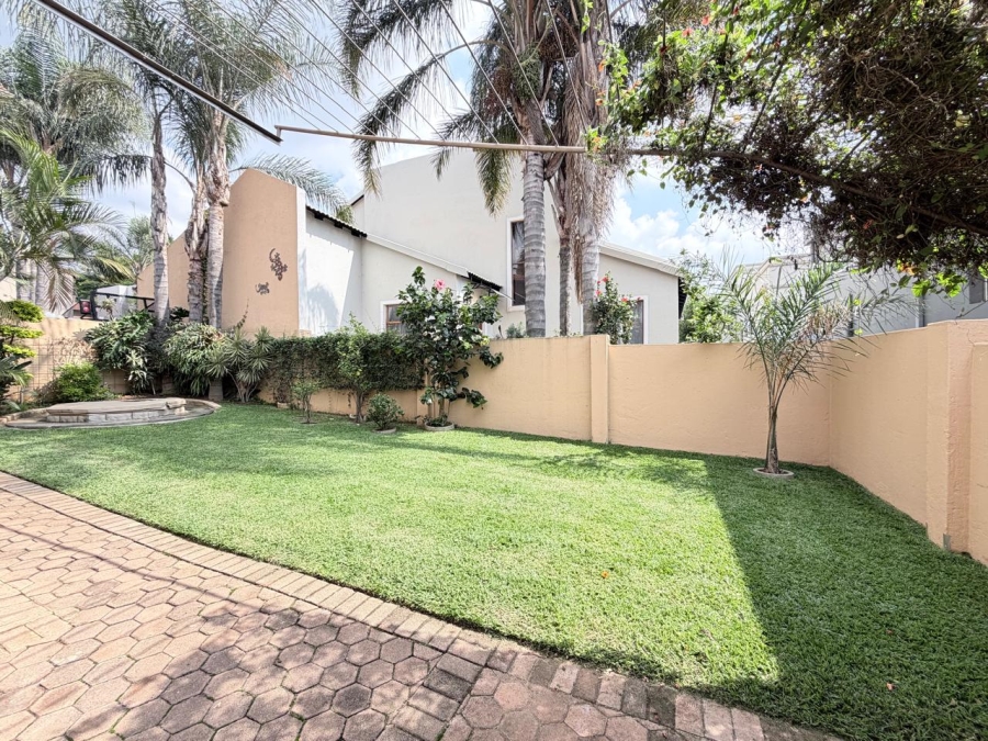 4 Bedroom Property for Sale in Featherbrooke Estate Gauteng
