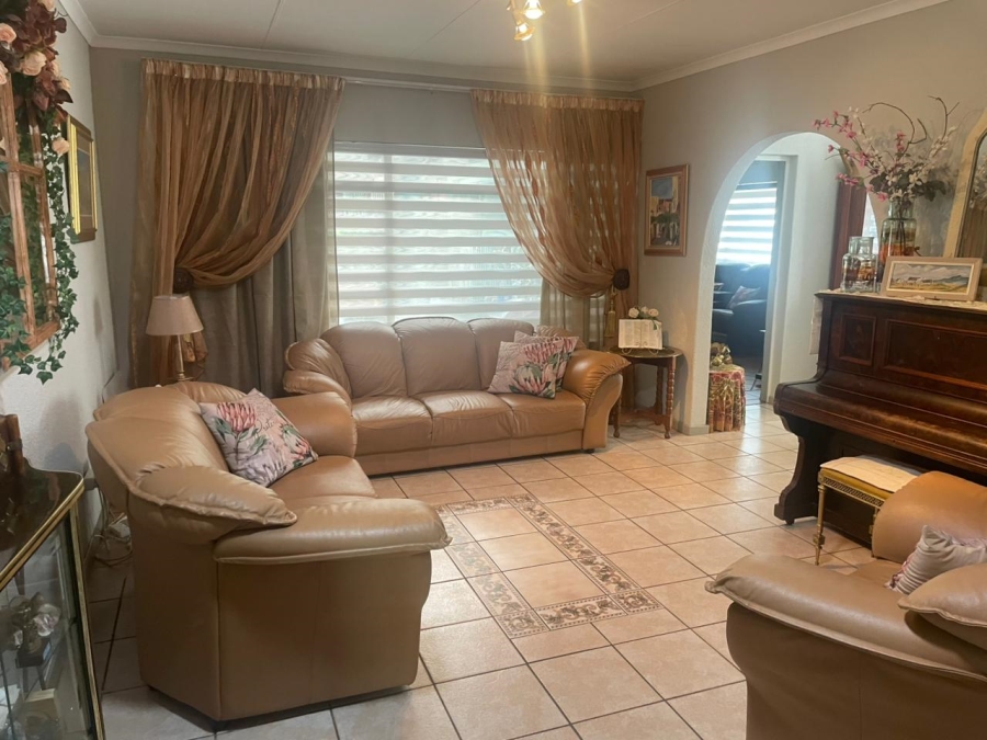 4 Bedroom Property for Sale in Rant En Dal Gauteng