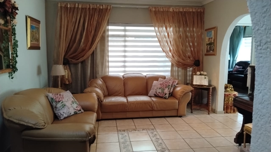 4 Bedroom Property for Sale in Rant En Dal Gauteng