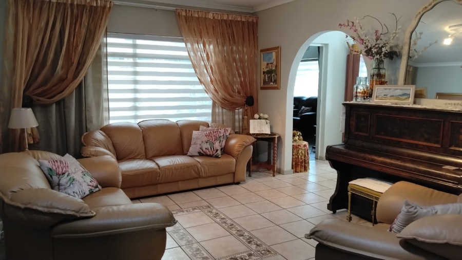 4 Bedroom Property for Sale in Rant En Dal Gauteng