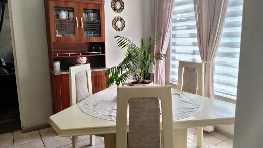 4 Bedroom Property for Sale in Rant En Dal Gauteng