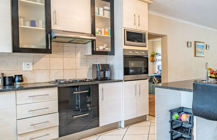 To Let 2 Bedroom Property for Rent in North Riding Gauteng