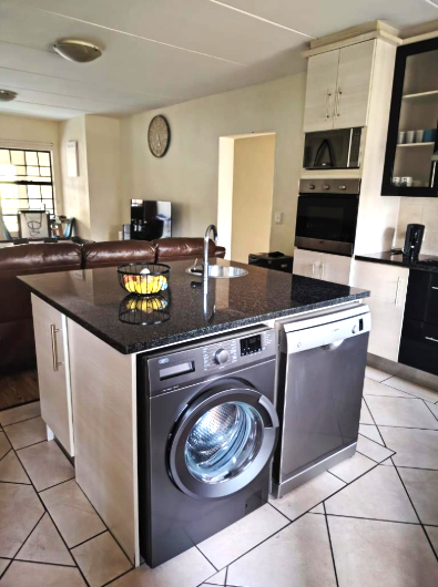 To Let 2 Bedroom Property for Rent in North Riding Gauteng