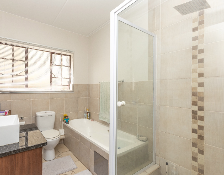 To Let 2 Bedroom Property for Rent in North Riding Gauteng