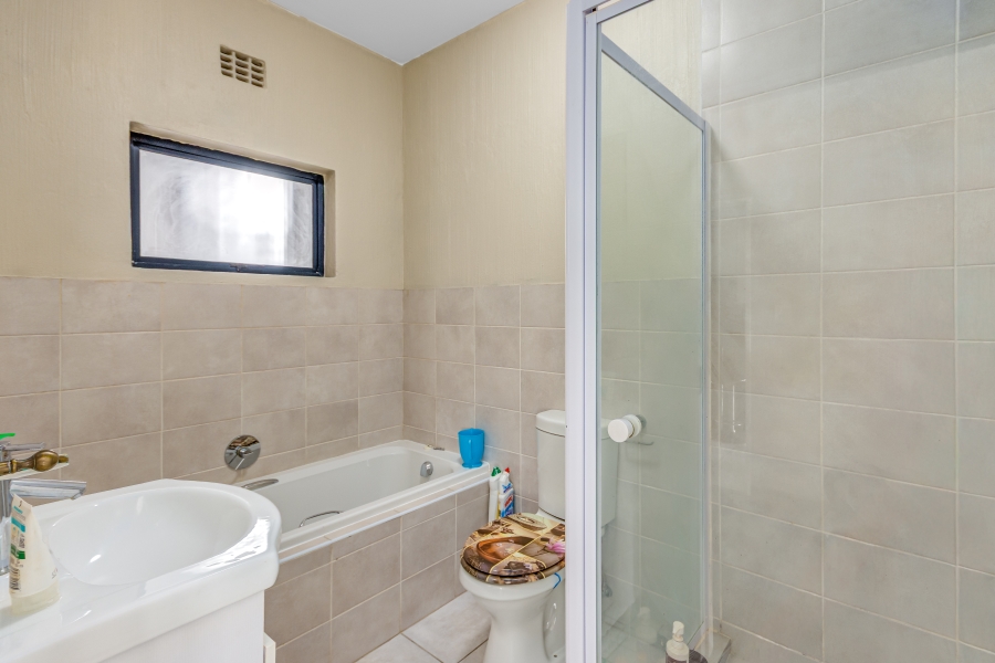 2 Bedroom Property for Sale in Barbeque Downs Gauteng