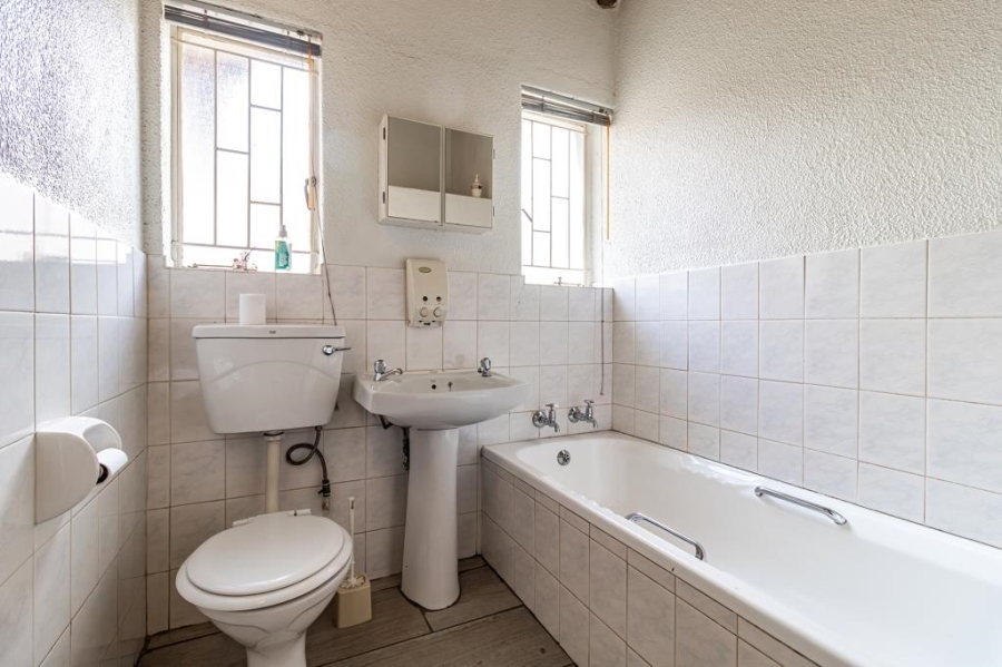 4 Bedroom Property for Sale in Van Riebeeck Park Gauteng