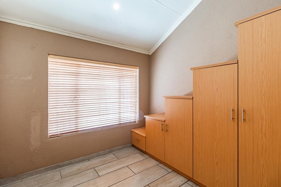 4 Bedroom Property for Sale in Van Riebeeck Park Gauteng