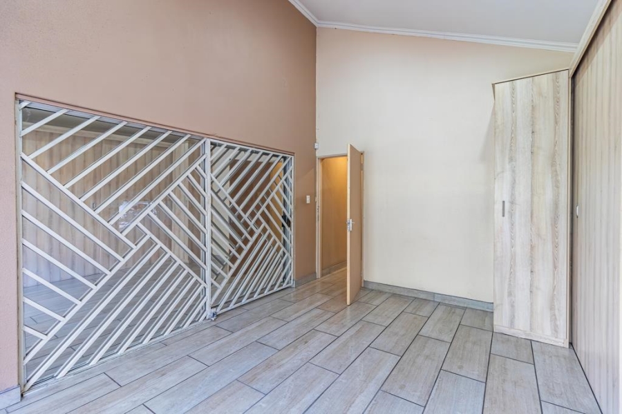 4 Bedroom Property for Sale in Van Riebeeck Park Gauteng