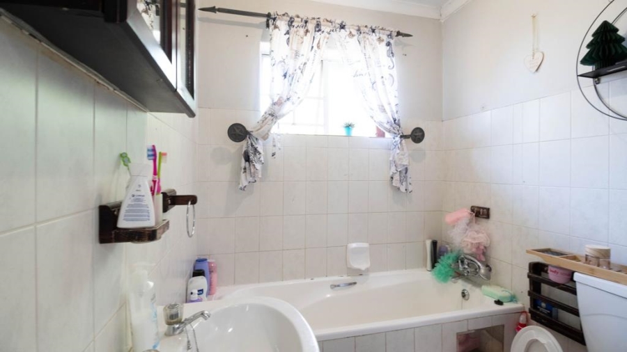 2 Bedroom Property for Sale in Van Riebeeck Park Gauteng