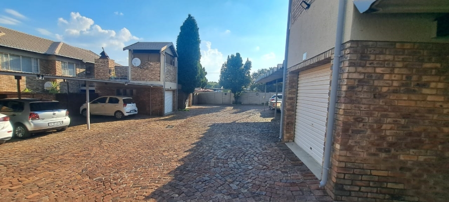 2 Bedroom Property for Sale in Rietfontein Gauteng