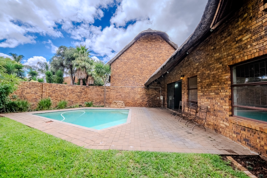 3 Bedroom Property for Sale in Faerie Glen Gauteng