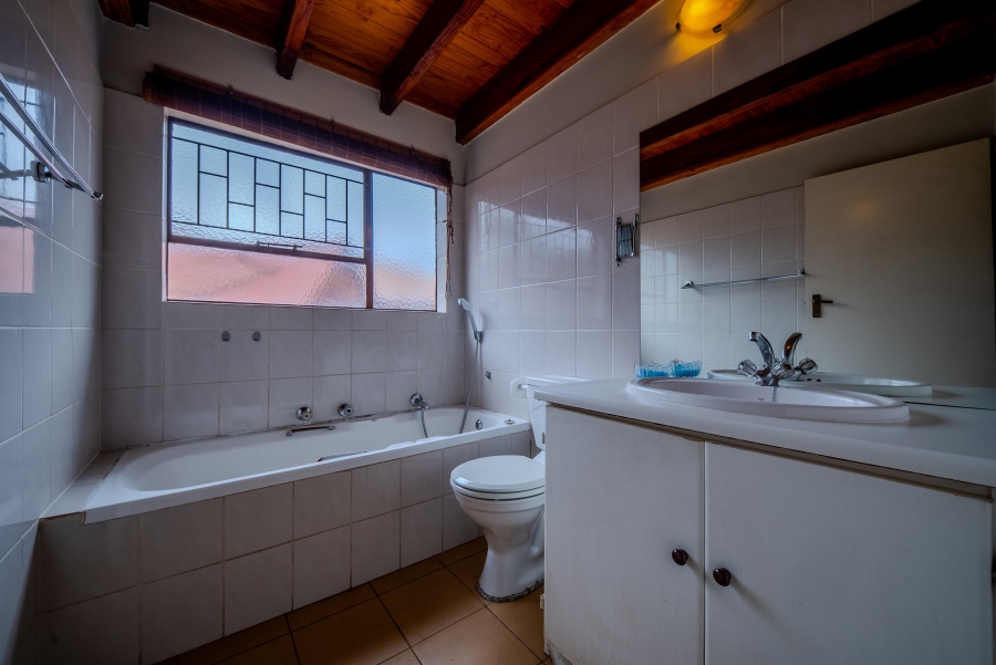 3 Bedroom Property for Sale in Faerie Glen Gauteng