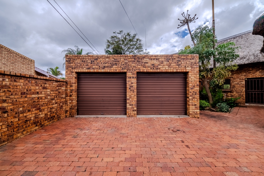 3 Bedroom Property for Sale in Faerie Glen Gauteng