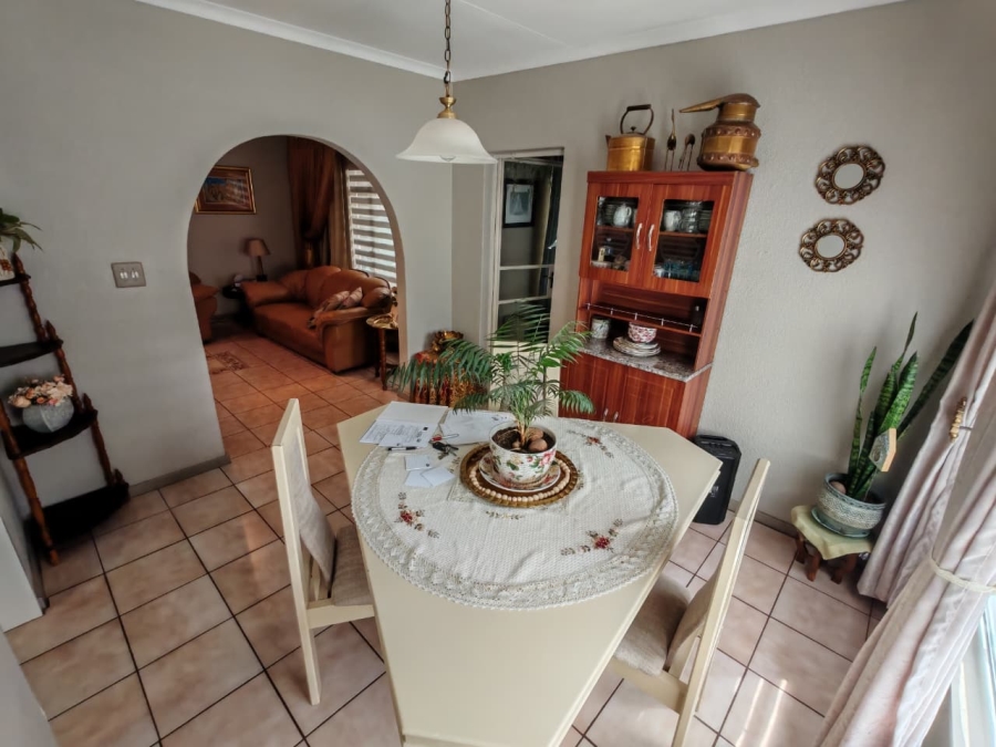 4 Bedroom Property for Sale in Rant En Dal Gauteng