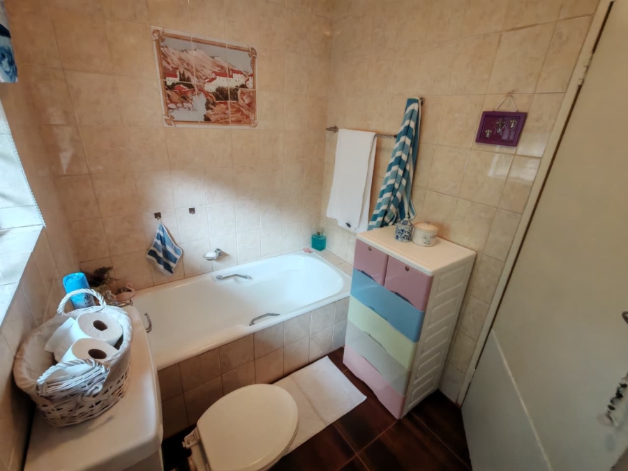 4 Bedroom Property for Sale in Rant En Dal Gauteng