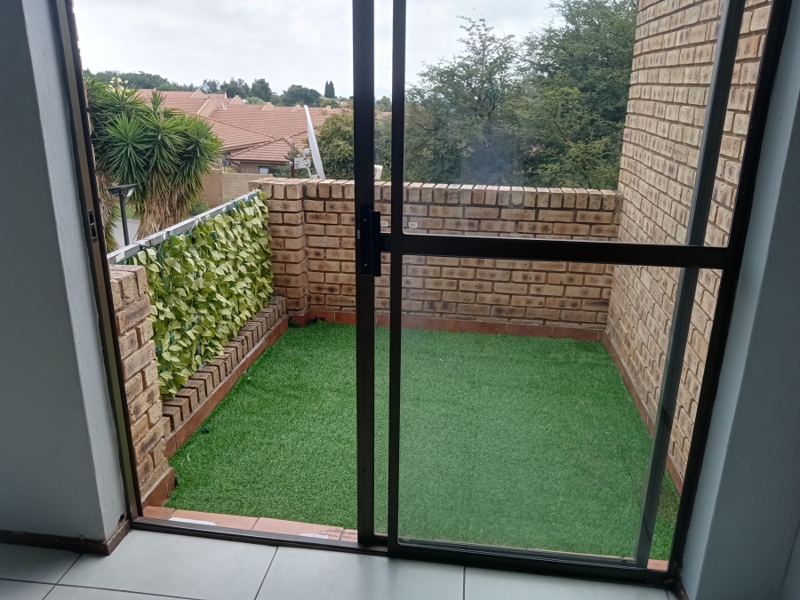 2 Bedroom Property for Sale in Amorosa Gauteng