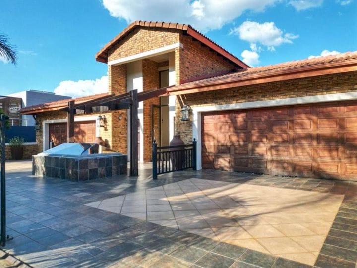 To Let 7 Bedroom Property for Rent in Featherbrooke Estate Gauteng