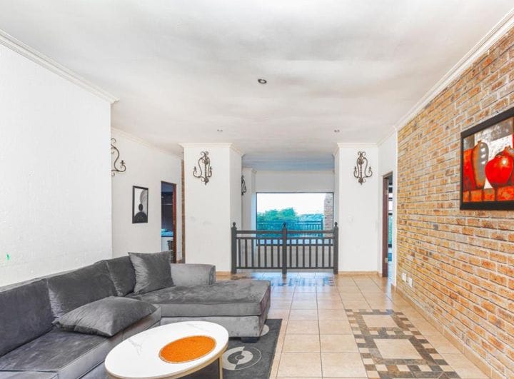 To Let 7 Bedroom Property for Rent in Featherbrooke Estate Gauteng
