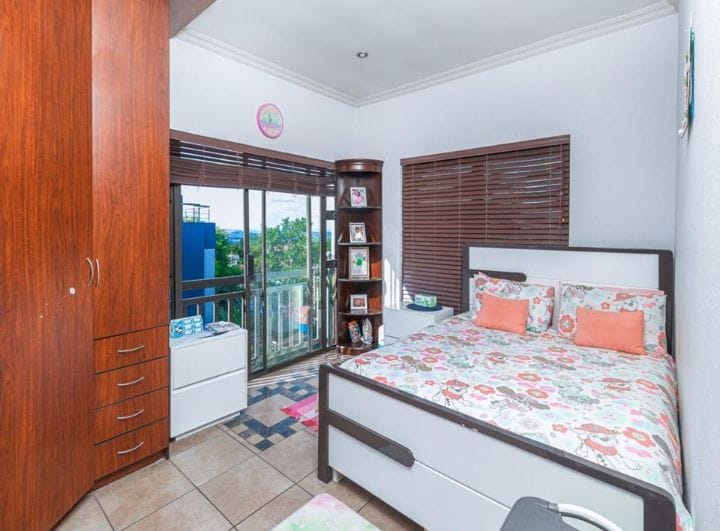 To Let 7 Bedroom Property for Rent in Featherbrooke Estate Gauteng