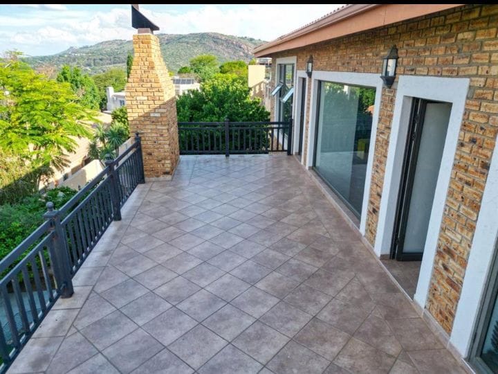 To Let 7 Bedroom Property for Rent in Featherbrooke Estate Gauteng