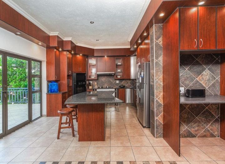 To Let 7 Bedroom Property for Rent in Featherbrooke Estate Gauteng