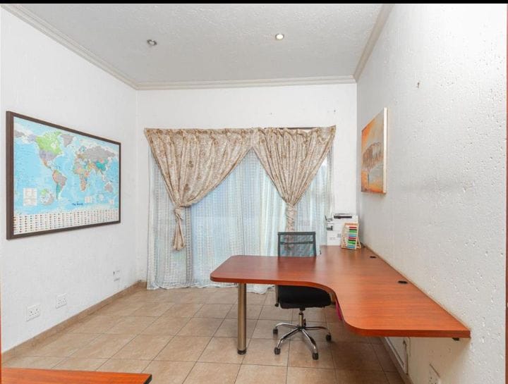 To Let 7 Bedroom Property for Rent in Featherbrooke Estate Gauteng