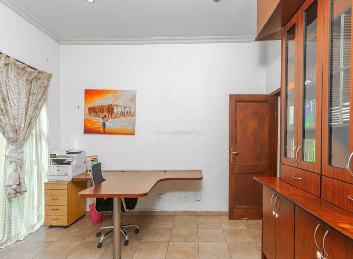 To Let 7 Bedroom Property for Rent in Featherbrooke Estate Gauteng